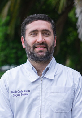 EDUARDO CANALES ARAVENA DIRECTOR DEL CENTRO DE CLÍNICAS ODONTOLÓGICAS